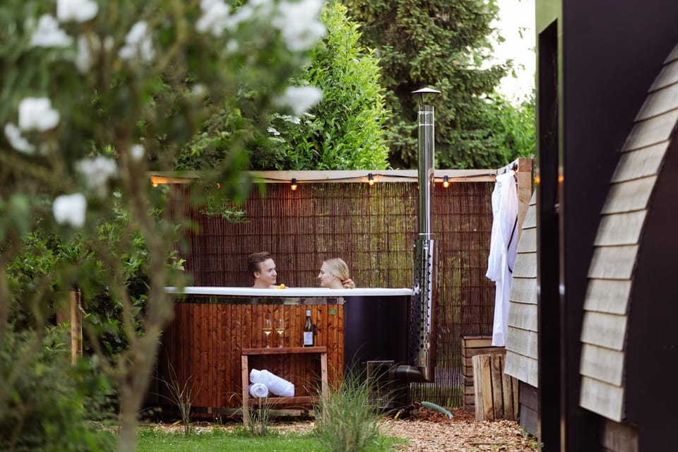 Pod huisje met hottub House in Friesland, Netherlands