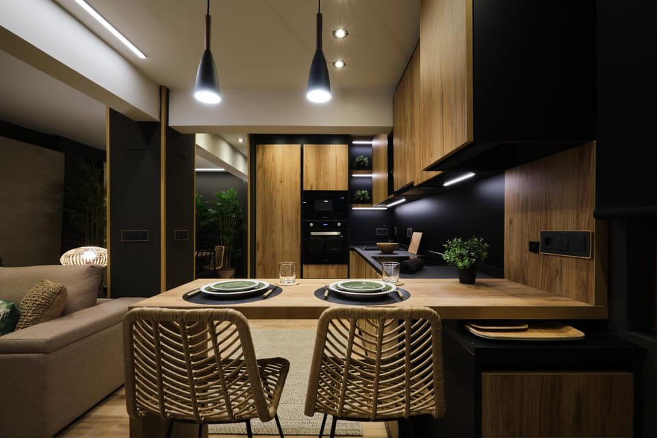 Kitchen or kitchenette, Dining area