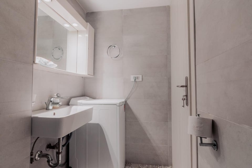 Shower, Bathroom, washing machine