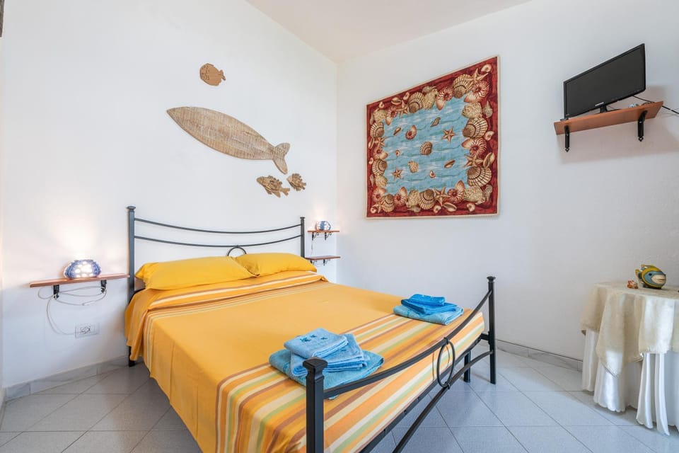Property building, Living room, Bedroom