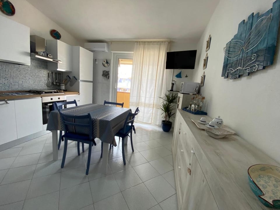 Property building, Kitchen or kitchenette, Living room
