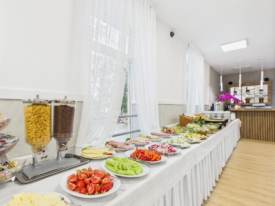 Food and drinks, Food, Buffet breakfast, Drinks