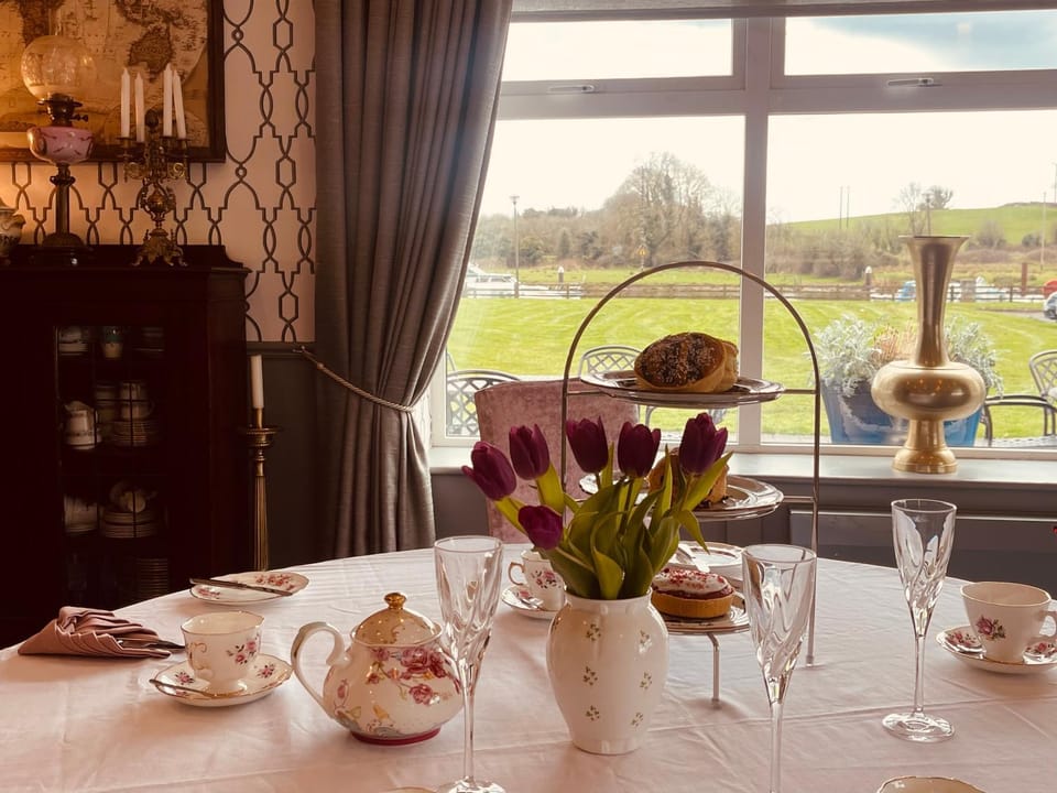Moycarn Lodge & Marina Hotel in County Galway