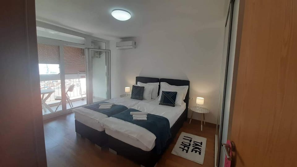 Bed, Photo of the whole room, Bedroom, Sea view, towels, air conditioner