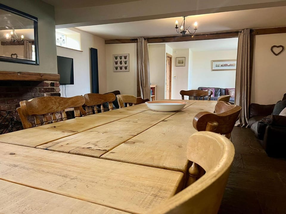 The Holmes Barn - Sleeps 16 - Pet friendly House in High Peak District