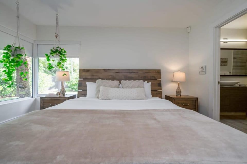 Boho House - Stylist Home with Parking and large Yard House in Glenvar Heights