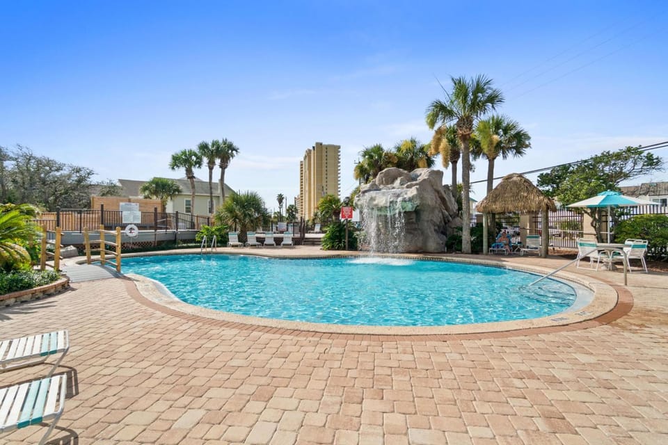 Day, Pool view, Swimming pool, sunbed