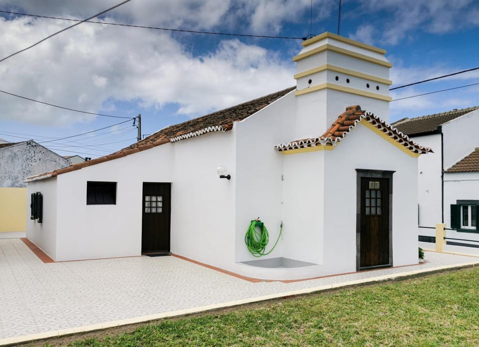 Property building, Facade/entrance, Garden