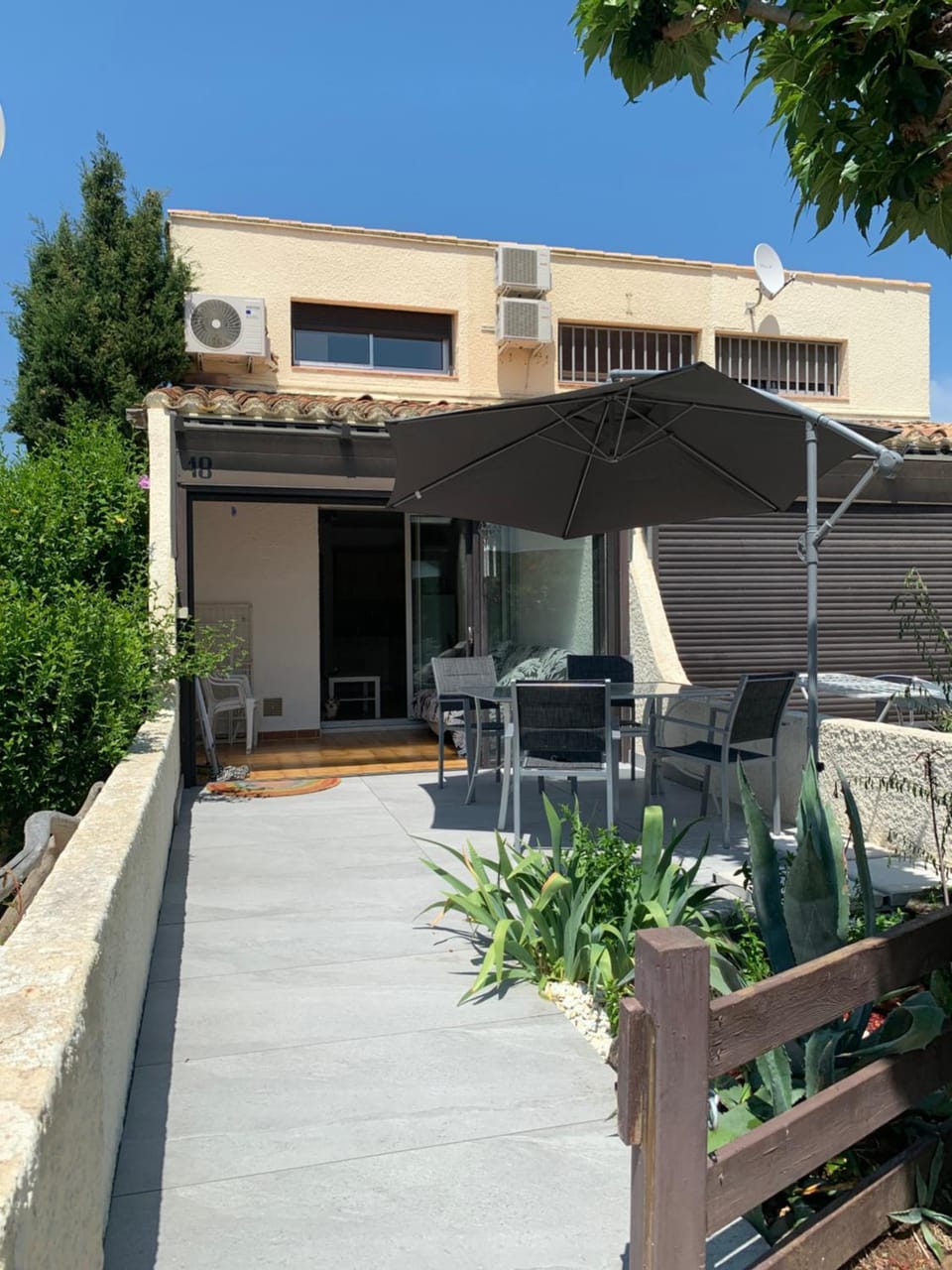 Chambre privée avec entrée indépendante dans héliovillage Vacation rental in Agde