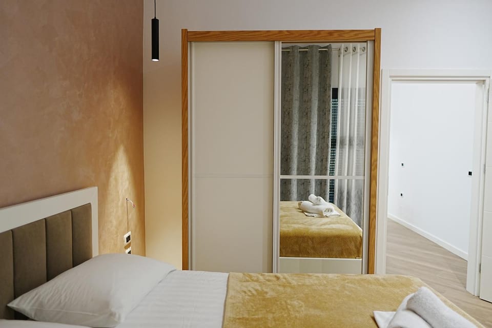 Bed, Photo of the whole room, Bedroom, towels