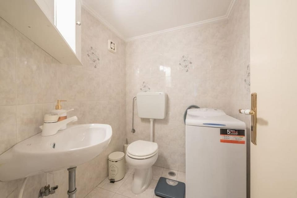 Toilet, washing machine