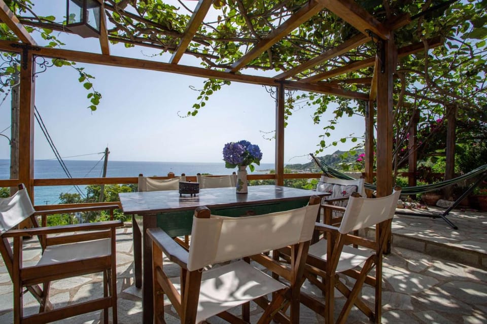 Kiwi stonehouse House in Magnesia Prefecture, Greece