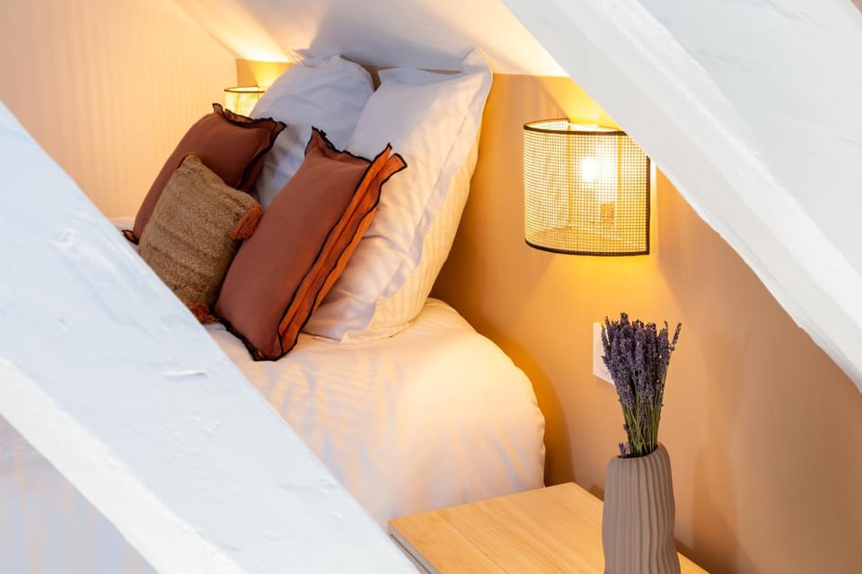 Bed, Bedroom