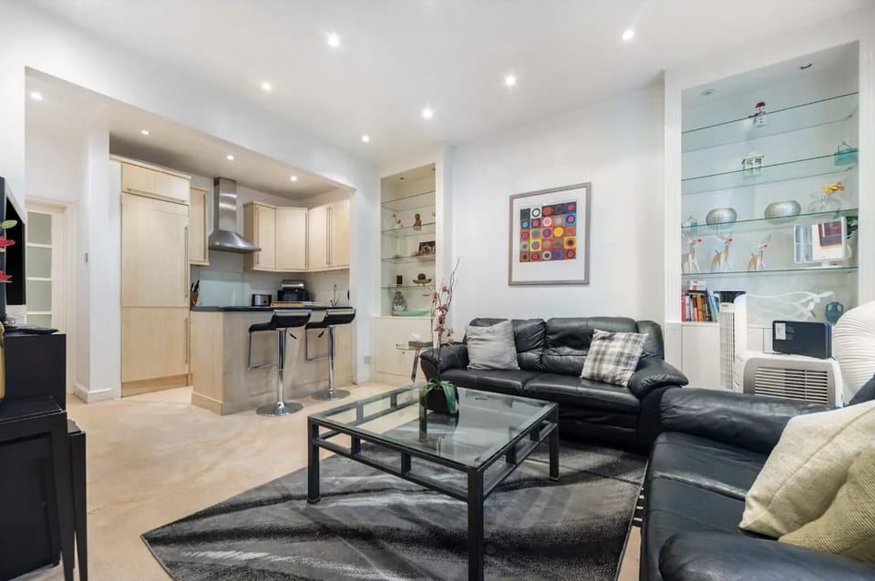 spacious Knightsbridge flat Apartment in City of Westminster