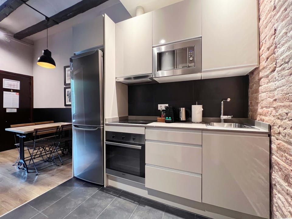 Kitchen or kitchenette, Dining area, stove