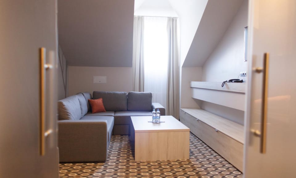 Living room, Photo of the whole room, Seating area