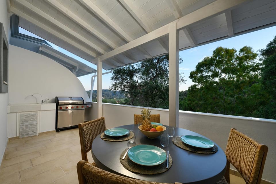 BBQ facilities, Dining area