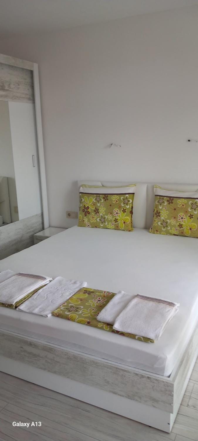 Студио Приятели Apartment in Burgas Province