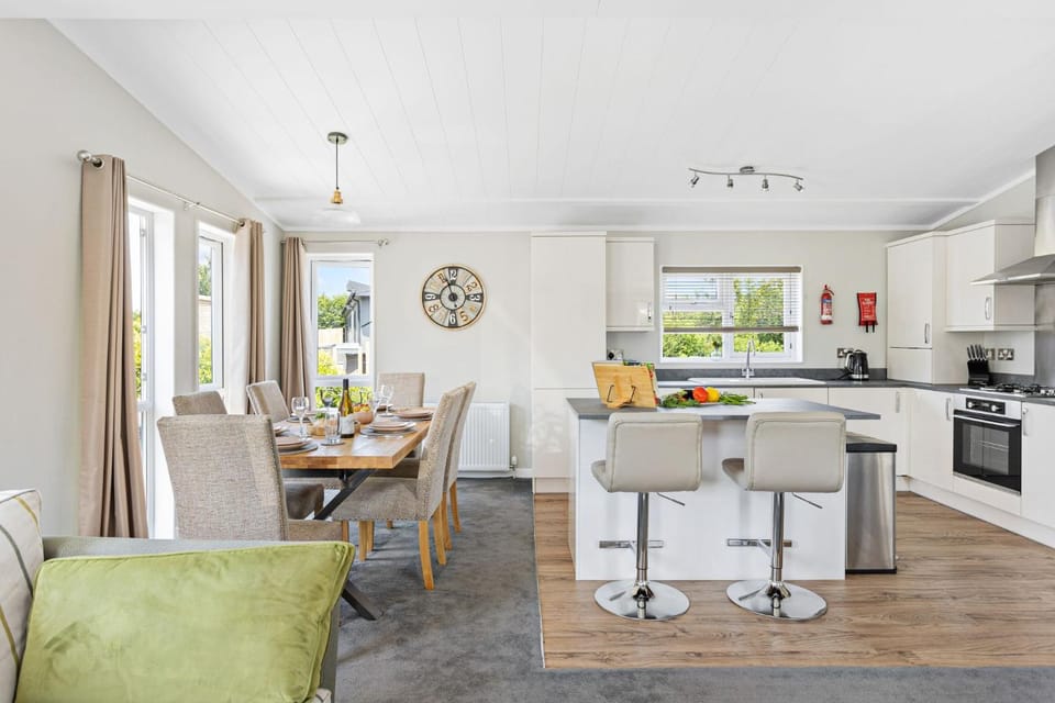 Kitchen or kitchenette, Seating area, Dining area, dishwasher, oven, pet friendly, stove, toaster