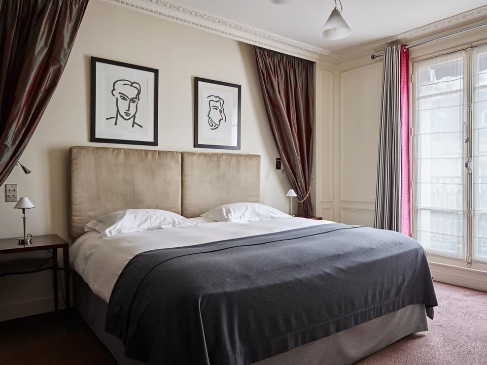 Photo of the whole room, Bedroom