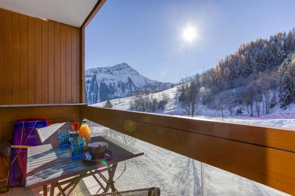 Balcony/Terrace, Mountain view