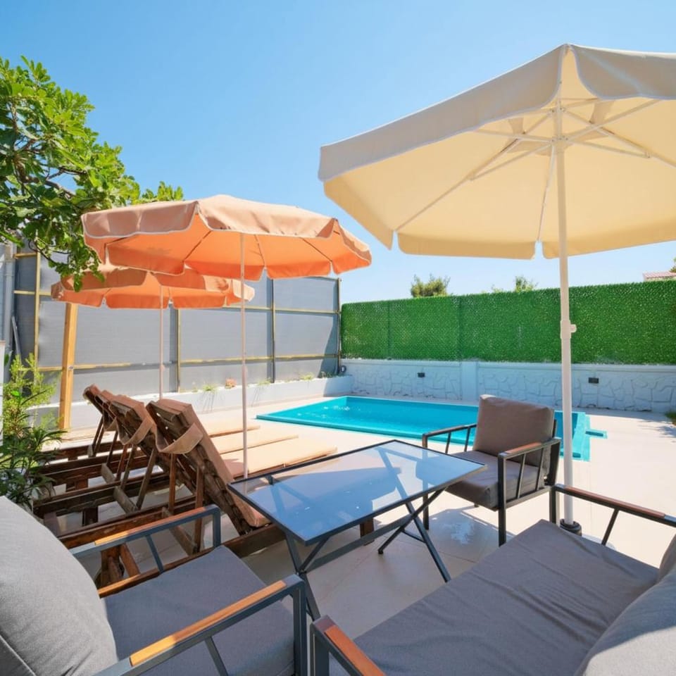 Pool view, Swimming pool, Swimming pool, sunbed