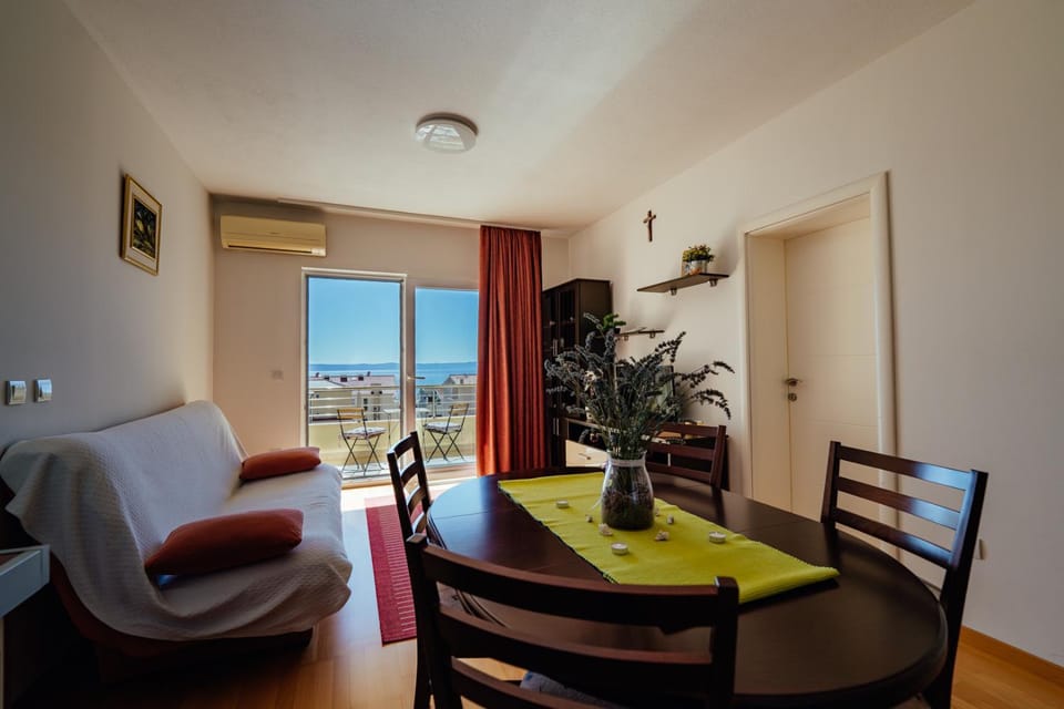 Living room, Decorative detail, Seating area, Sea view