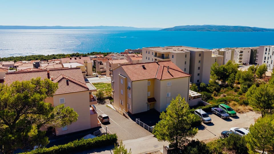 Property building, Neighbourhood, Bird's eye view, City view, Sea view, Parking