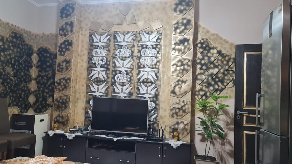 Communal lounge/ TV room, TV and multimedia, Living room, Seating area, Evening entertainment