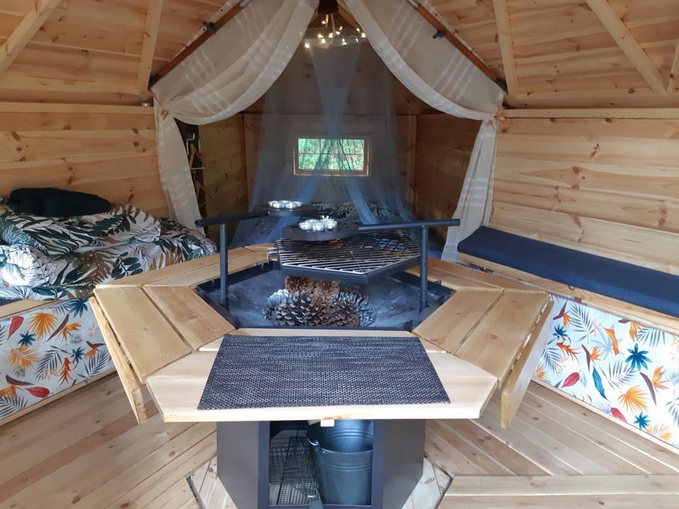A Private Lakeside Retreat Kota Cabin Cabin in Brittany