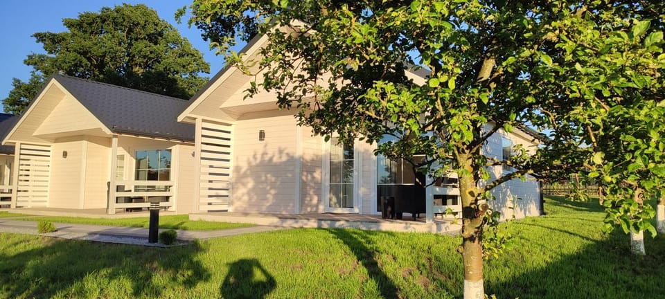 Property building, Day, Garden, Garden view