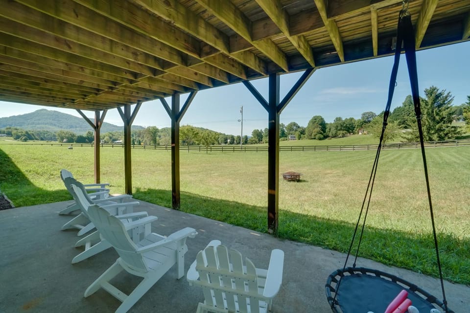 Beautiful Hiawassee Home w/ Mountain Views! House in Chatuge Lake