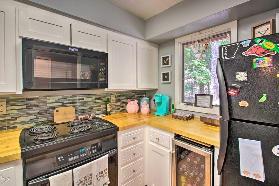 Mount Ida Condo with Balcony and Resort Amenities Apartment in Lake Ouachita