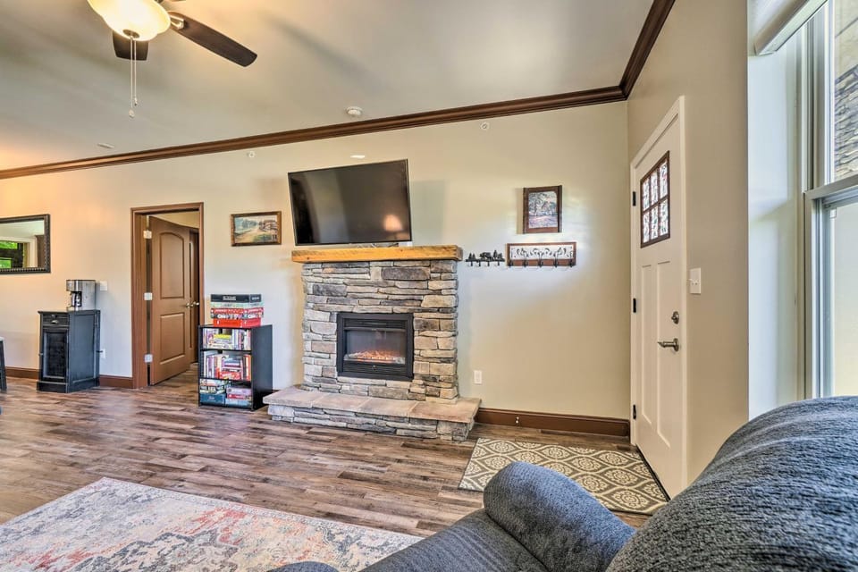 Cozy Townsend Condo, Resort-Style Amenities! House in Sevier County