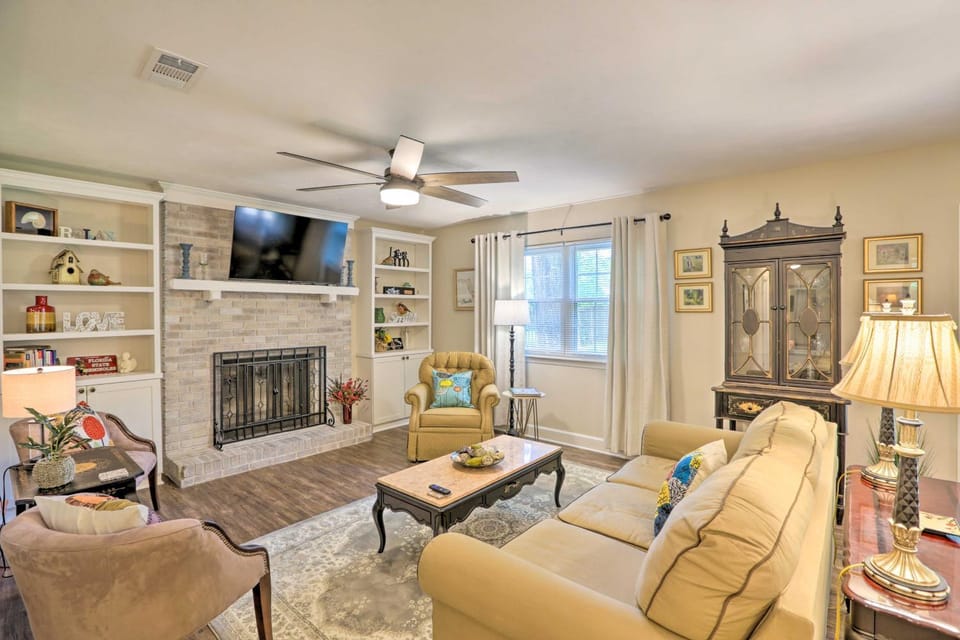 ~ 8 Mi to FSU: Bright Tallahassee Retreat! House in Tallahassee