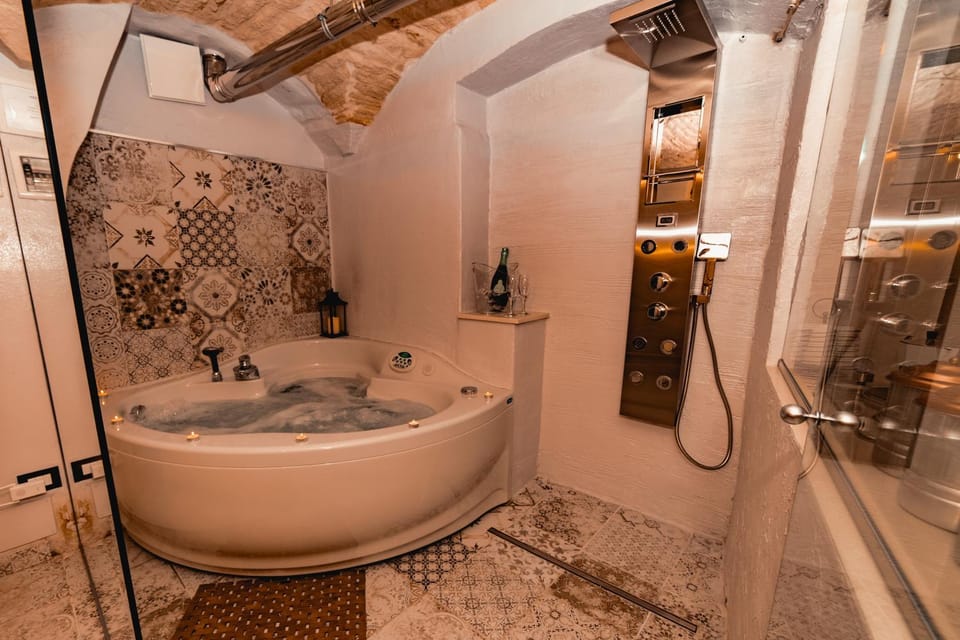 Shower, Hot Tub, Bathroom