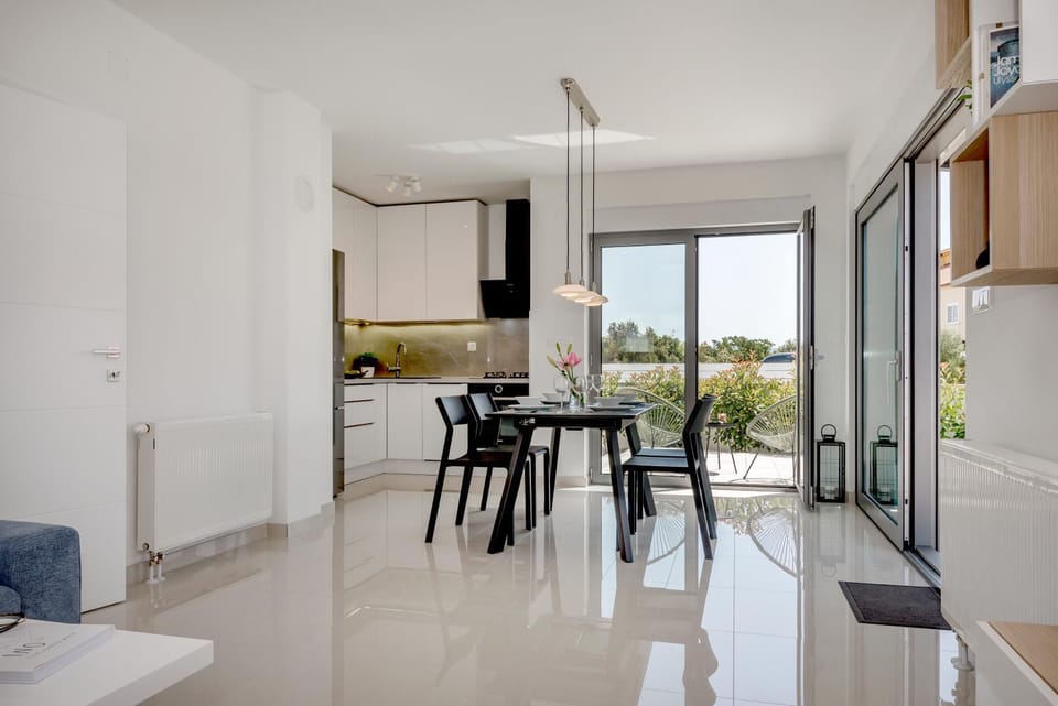 Dining area, dishwasher, oven, toaster, kitchen