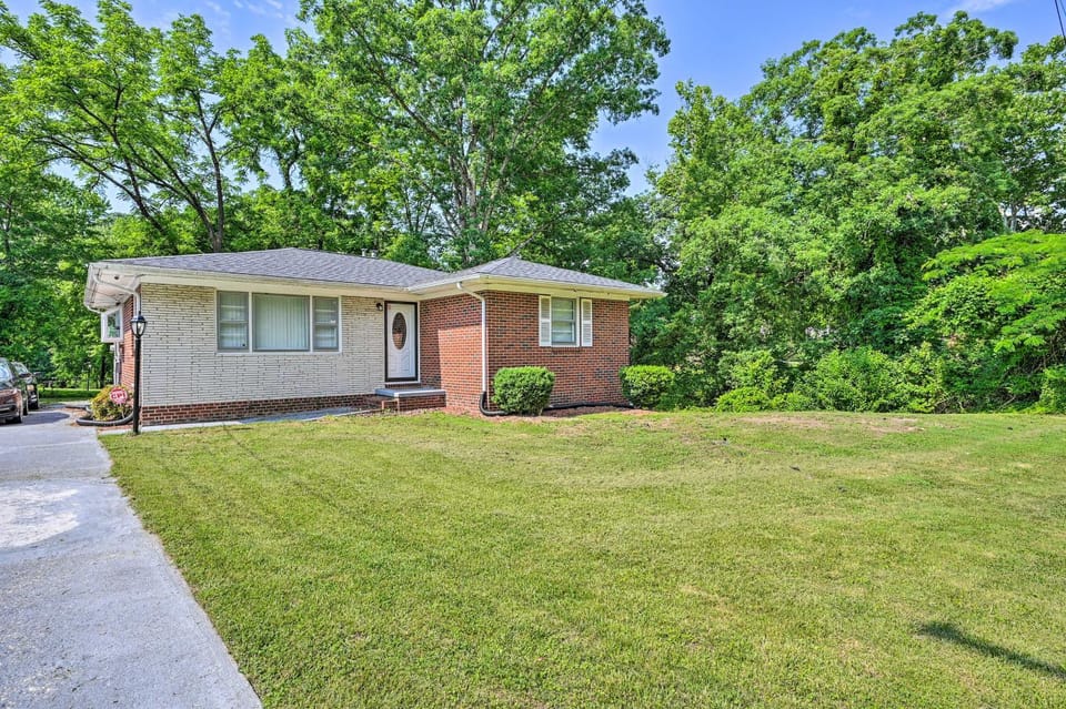 Greensboro Home < 4 Mi to Downtown! House in Greensboro