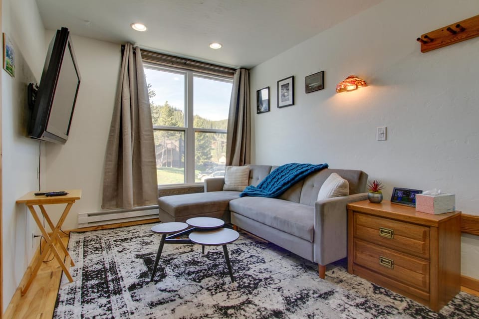 Modern Mountain-View Condo at Big Sky Resort! House in Big Sky