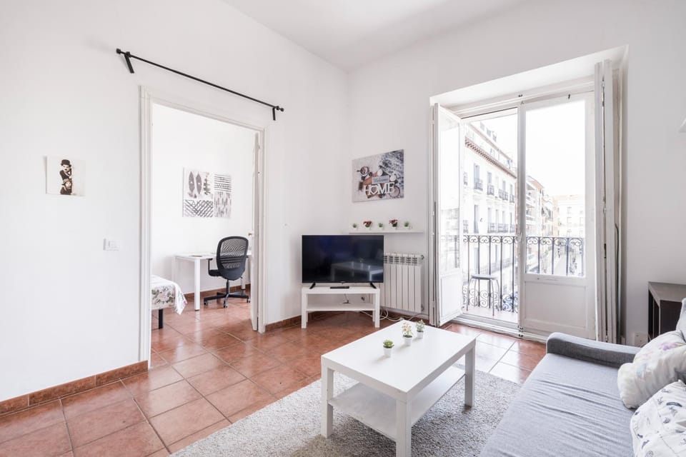 Comfy 4 rooms apt in the heart of Chueca (Madrid center) Apartment in Centro