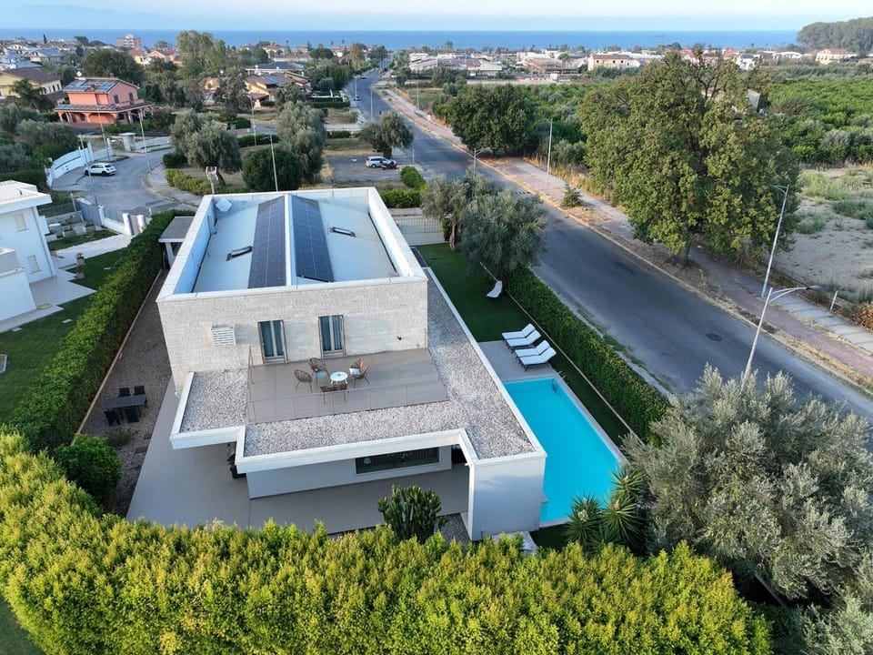 Property building, Seating area, Sea view, Sea view, Swimming pool, Facility for disabled guests
