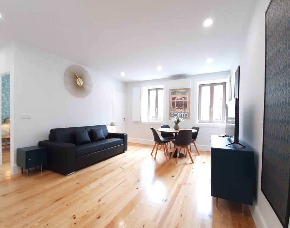 Communal lounge/ TV room, TV and multimedia, Living room, Dining area
