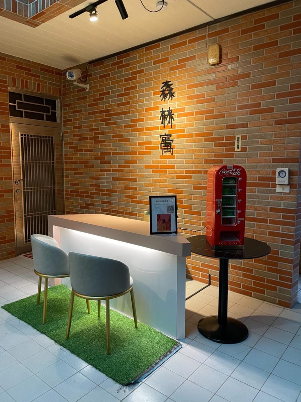 Property building, Living room, Seating area, Dining area
