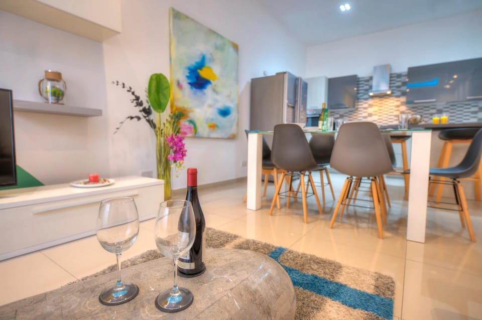 Spacious and beautifully furnished 3 bedrooms/3bathrooms apartment with 2 balconies WVID1-1 Apartment in Malta