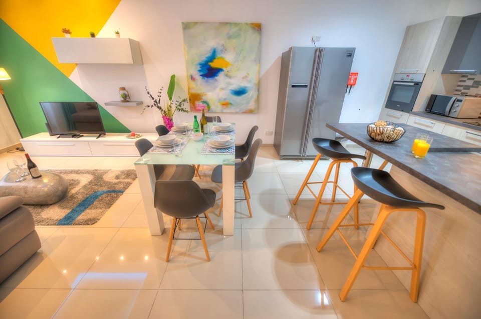Spacious and beautifully furnished 3 bedrooms/3bathrooms apartment with 2 balconies WVID1-1 Apartment in Malta