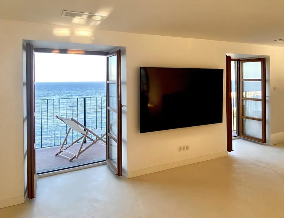 Communal lounge/ TV room, Balcony/Terrace, Living room