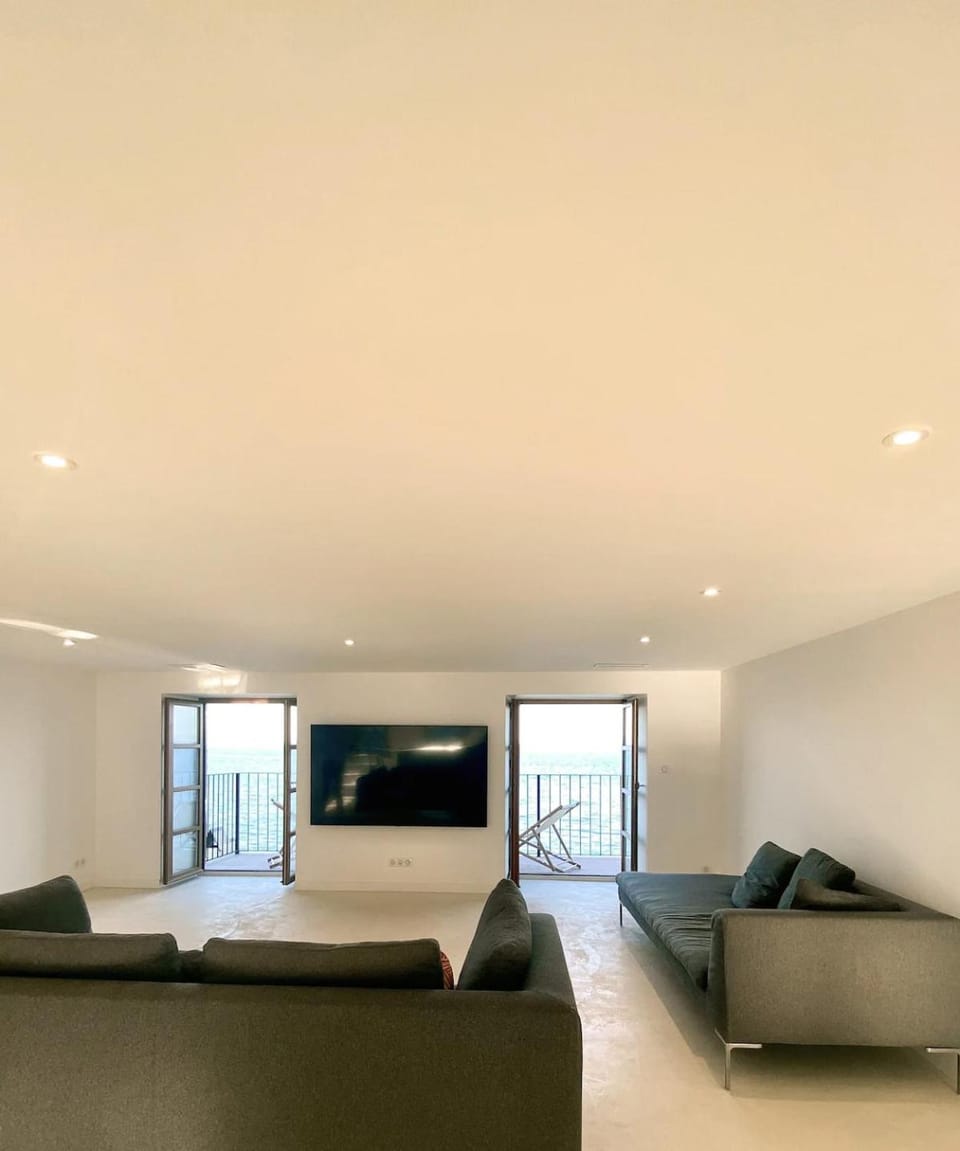 Communal lounge/ TV room, Balcony/Terrace, Living room, Sea view