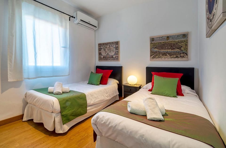 Photo of the whole room, Bedroom, air conditioner
