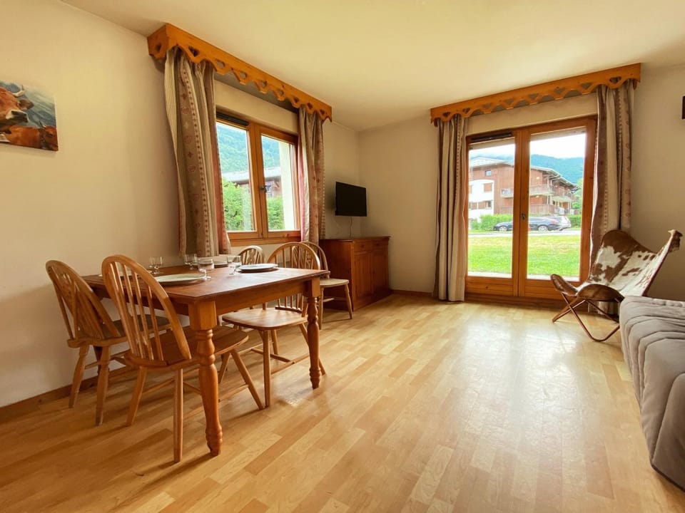 Studio avec vue montagnes et piscines, animaux acceptés Apartment in Samoëns