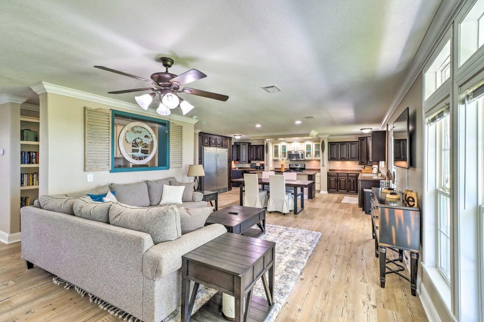 Lakeview Edgemont Escape with Fire Pit and Grill! House in Greers Ferry Lake